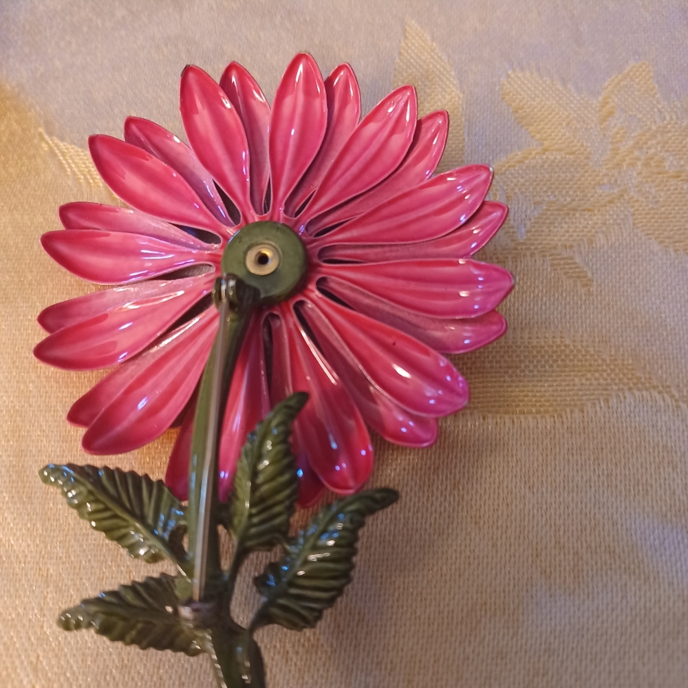 Lovely Vintage Pink Enamel Brooch - Picture 5 of 7